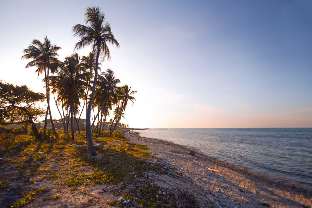 Pantai berpasir putih di Pulau Semau, Kupang, Nusa Tenggara Timur