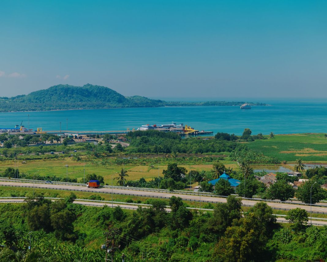 Suasana pantai tenang di pesisir selatan Kupang