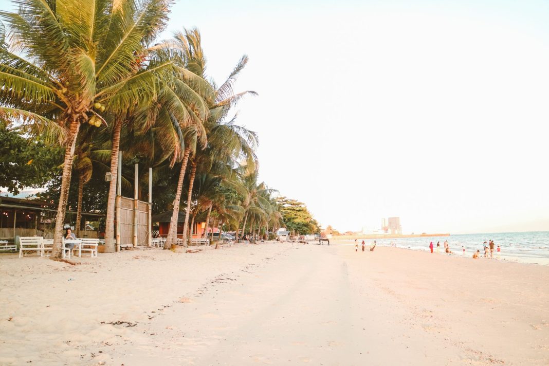 Suasana Pantai Oesapo di Kota Kupang, NTT
